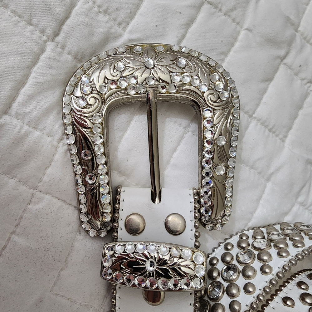 B.B. Simon White and Silver Studded Belt - Picture 4 of 7